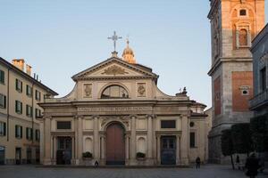 basiliek van heilige vittore in Varese, Italië foto