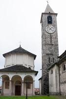 kerk van santi gervasio en protasio, baveno, Italië. foto