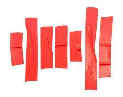 top visie reeks van rood gerimpeld Zelfklevend vinyl plakband of kleding plakband in strepen vorm geïsoleerd Aan wit achtergrond met knipsel pad foto