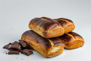 ai gegenereerd chocola brood geïsoleerd Aan wit achtergrond foto