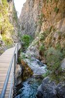 sapadere Ravijn met houten paden en watervallen van watervallen in de Stier bergen in de buurt alanya, kalkoen foto