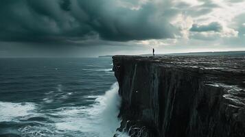 ai gegenereerd vastberaden figuur gezichten turbulent zee met onwankelbaar oplossen te midden van donker wervelende wolken foto