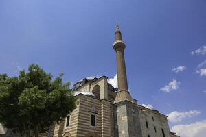 serafeddin moskee in konja. reizen naar konya achtergrond foto