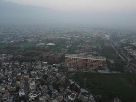 top visie. areal visie van stad lahore Aan 17-07-2023 foto