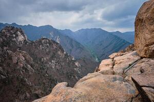 rotsen en stenen in seoraksan nationaal park, zuiden Korea foto