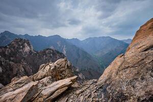 rotsen en stenen in seoraksan nationaal park, zuiden Korea foto