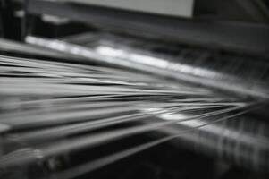 detailopname van draad voor de textiel industrie, weven en kromtrekken foto