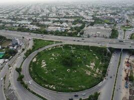 antenne visie van hoog manieren in stad lahore van Pakistan Aan 17-07-2023. foto