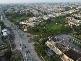 visie Bij stad van vogel zicht. stad van drone. antenne foto. stad scape van dar Aan 22-07-2023 in lahore Pakistan foto
