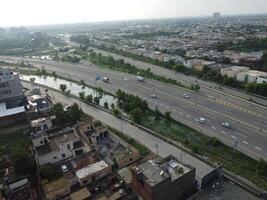 visie Bij stad van vogel zicht. stad van drone. antenne foto. stad scape van dar Aan 22-07-2023 in lahore Pakistan foto