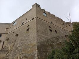 panorama van Napels van castel sant'elmo aanbiedingen een adembenemend visie van de de stad levendig straten, historisch oriëntatiepunten, en de betoverend schoonheid van de baai van Napels foto