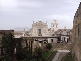 panorama van Napels van castel sant'elmo aanbiedingen een adembenemend visie van de de stad levendig straten, historisch oriëntatiepunten, en de betoverend schoonheid van de baai van Napels foto