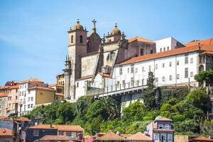 Igreja dos Grilos kerk Aan top van een heuvel in historisch centrum van porto in Portugal. foto