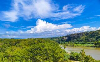 tropisch rivier- meer water in puerto escondido Mexico. foto