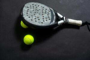 bal racket paddel zwart achtergrond foto