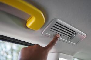 het netpaneel van de autoairconditioner, foto