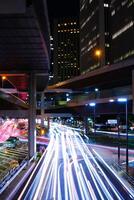 een nacht neon straat in roppongi breed schot foto