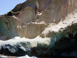 bosa, Sardinië, Italië, Europa - augustus 12, 2019 de riet malu berg Aan de zee foto