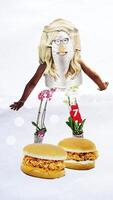 abstract menselijk figuur met twee hamburgers Bij zijn voeten foto