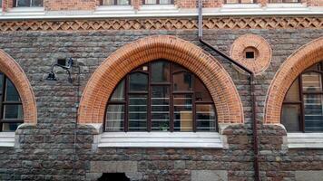 een venster van een historisch gebouw in de centrum van Stockholm foto