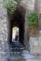 sant'agata de ik kreeg, Italië, Europa - juli 21, 2019. steegjes en arcades in de historisch centrum foto