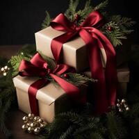 klassiek Kerstmis presenteert en vakantie geschenken, verpakt geschenk dozen onder Kerstmis boom, boksen dag en vakantie winkelen, foto