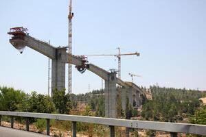 een nieuw brug voor spoorweg vervoer is wezen gebouwd. foto