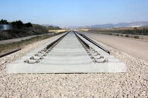 een nieuw spoorweg is wezen gebouwd. foto