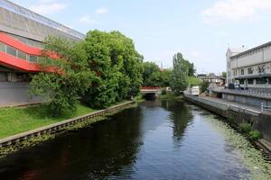 25 07 2023 Riga Letland. riga, de hoofdstad van Letland, is gelegen Aan de banken van de daugava rivier- Bij haar samenvloeiing met de golf van riga. foto