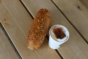 brood en bakkerij producten zijn verkocht in een bakkerij in Israël. foto