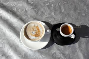 een kop van heet aromatisch koffie. illustratie . foto