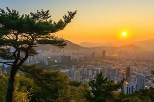 foto zonsopkomst van bukhansan berg in Seoel stad scape