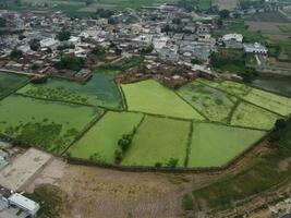 hoog hoek visie met dar van west jachthaven behuizing maatschappij in lahore Pakistan Aan november 07, 2023 foto