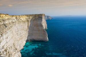 antenne visie van Sanap kliffen. gozo eiland, Malta foto