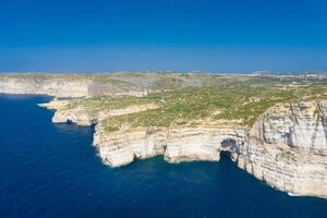 antenne visie van Sanap kliffen. gozo eiland, Malta foto