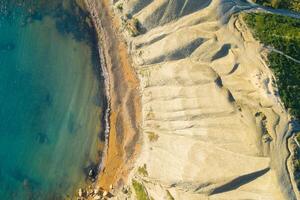 antenne visie van natuur landschap van ghajn tuffieha baai.malta eiland foto