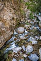 sapadere Ravijn met houten paden en watervallen van watervallen in de Stier bergen in de buurt alanya, kalkoen foto