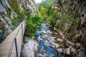 sapadere Ravijn met houten paden en watervallen van watervallen in de Stier bergen in de buurt alanya, kalkoen foto