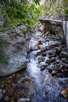 sapadere Ravijn met houten paden en watervallen van watervallen in de Stier bergen in de buurt alanya, kalkoen foto