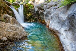 sapadere Ravijn met watervallen van watervallen in de Stier bergen in de buurt alanya, kalkoen foto