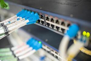 gecentraliseerd verbinding naar server en router poort voor gebruikers naar toegang divers informatie systemen foto