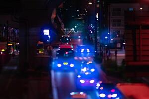 een nacht van de miniatuur verkeer jam Bij de stad straat in tokyo foto