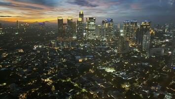 mooi visie van hoog gebouwen in Jakarta van bovenstaand foto