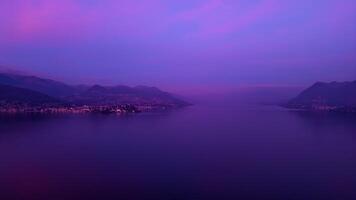 lago maggiore dar visie van de eiland bella. borromeans eilanden isola bella en isola dei pescatori. Italië, stresa 5.01.2024 foto