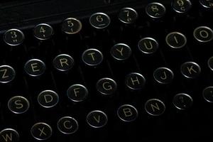 detail van typemachinetoetsen uit het verleden