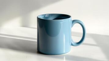 een fotograaf van een duidelijk blauw koffie mok Aan een wit achtergrond. gegenereerd door kunstmatig intelligentie. foto