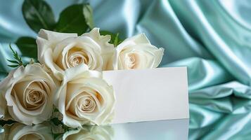 ai gegenereerd een boeket van groot en mooi wit rozen met een leeg wit kaart voor schrijven geplaatst in voorkant van de bloemen Aan schijnend lichtblauw zijde kleding stof. gegenereerd door kunstmatig intelligentie. foto