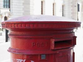 rood Brits brievenbus in Londen foto