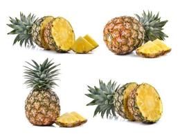 ananas op witte achtergrond foto