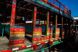 kleurrijk traditioneel landelijk bus van Colombia gebeld chiva foto